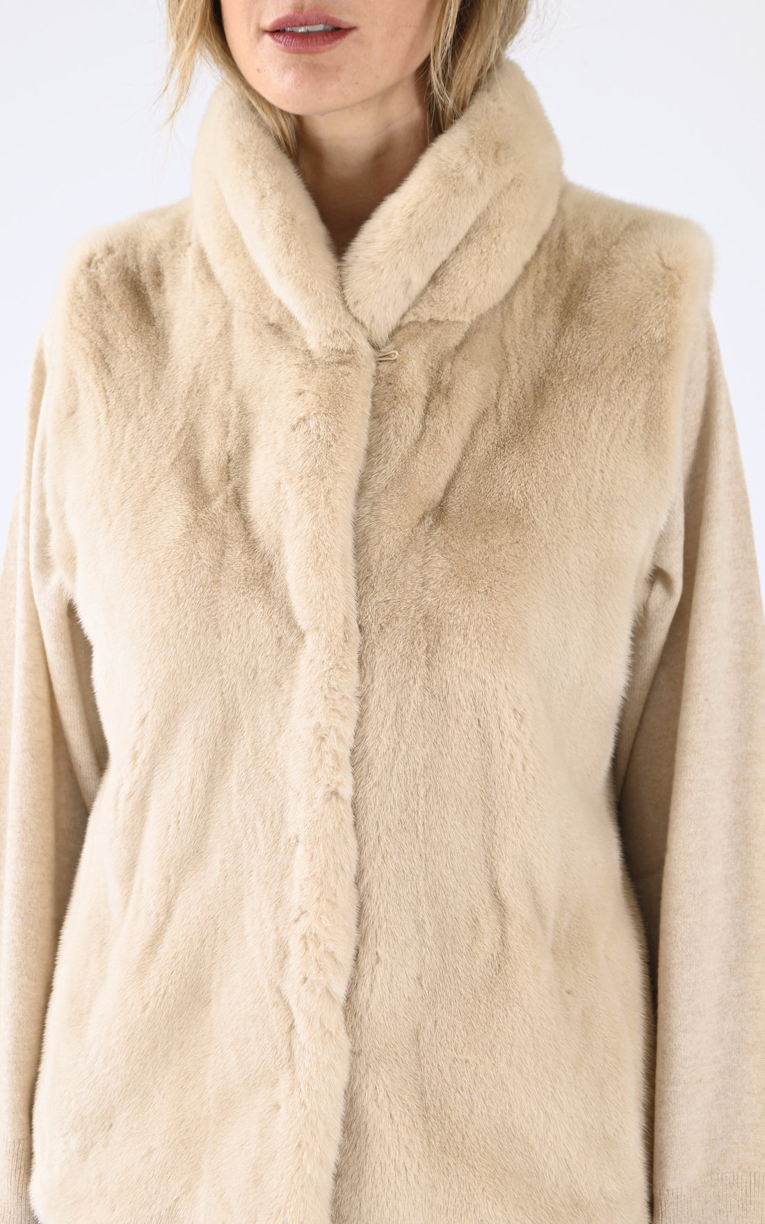 A &quot;7038&quot; Ecru Manakas Gilet Femme opened photo