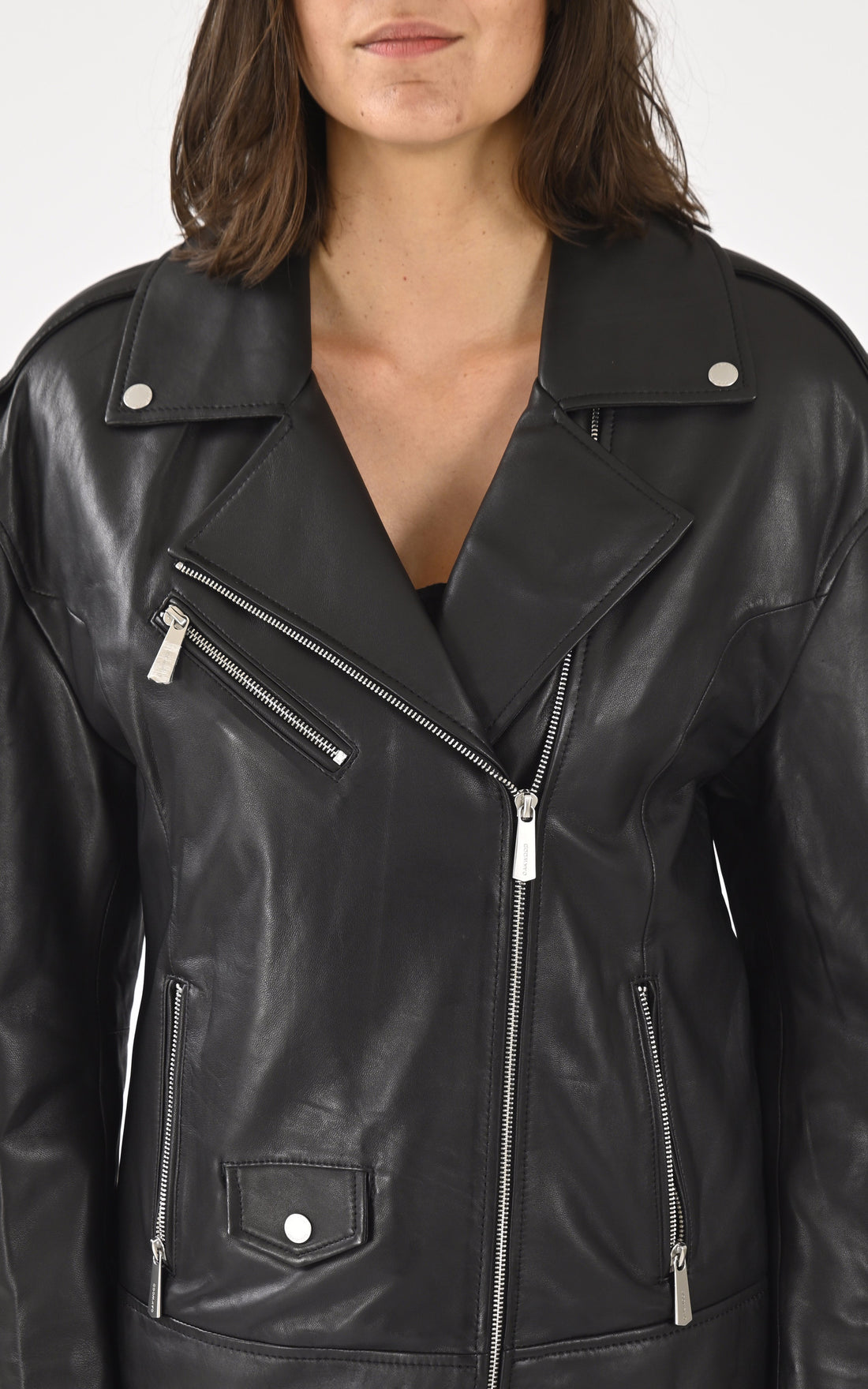 A &quot;DREW 64942&quot; Noir Oakwood Perfecto Femme opened photo