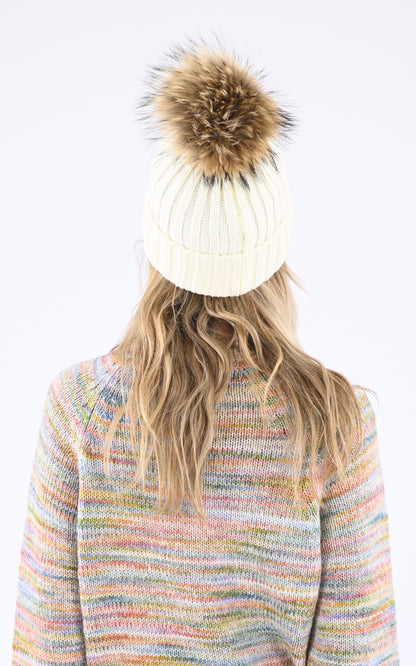 A &quot;HAT POM POM&quot; Blanc Rock and Blue Bonnet Femme interior photo