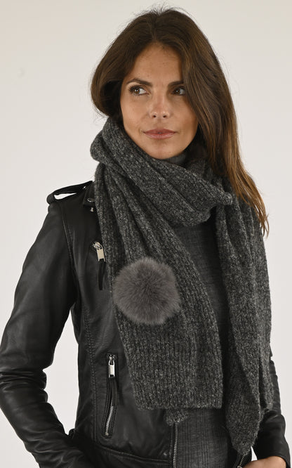 A &quot;428/16&quot; Gris Lea Clement Echarpe Femme closed photo