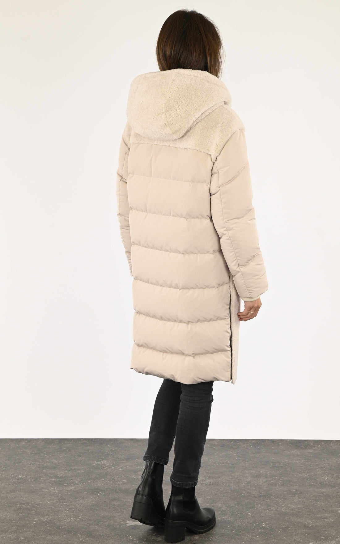 A &quot;33599&quot; Blanc Ventcouvert 7/8 Femme opened photo
