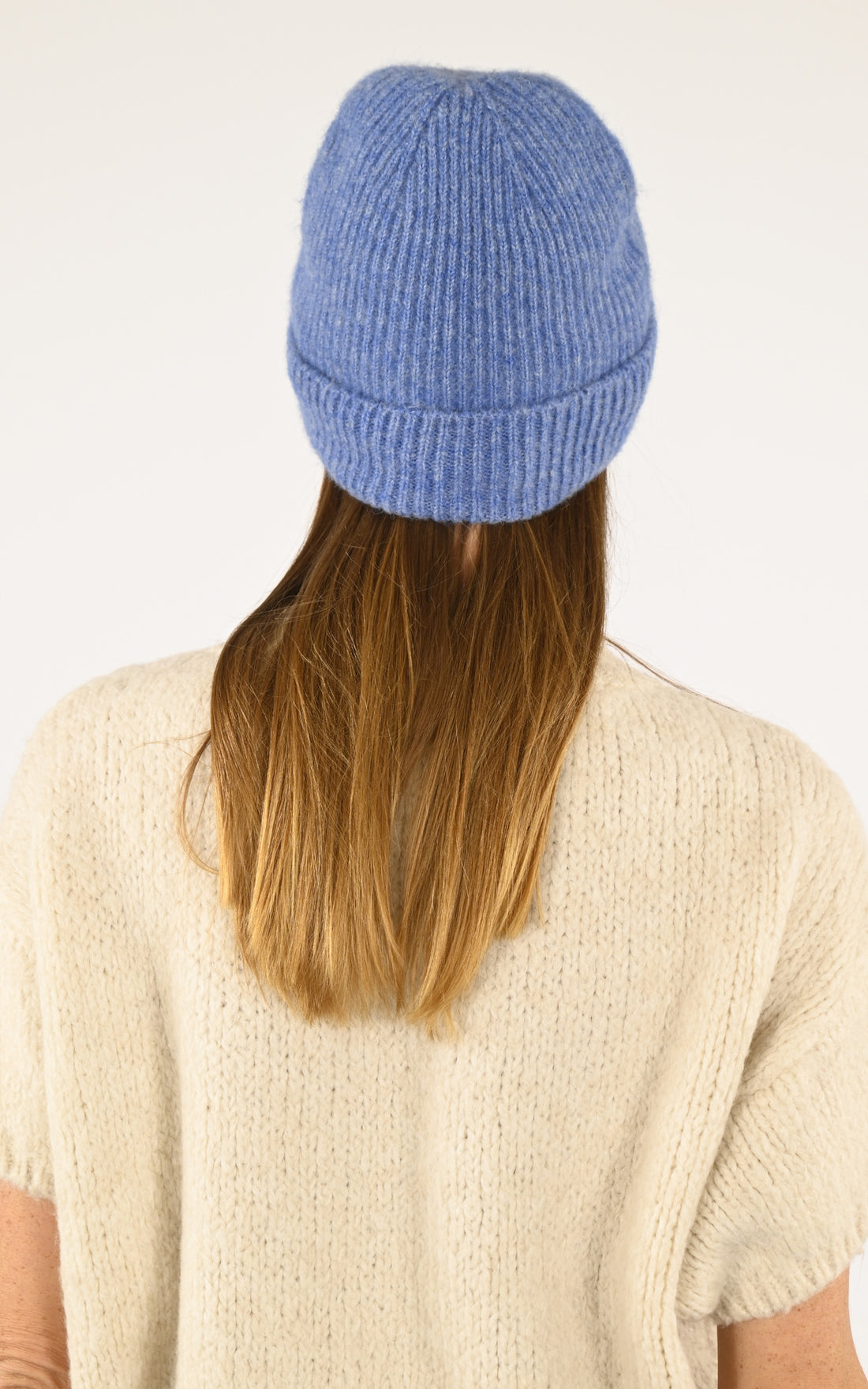 A &quot;428/145&quot; Bleu Lea Clement Bonnet Femme opened photo