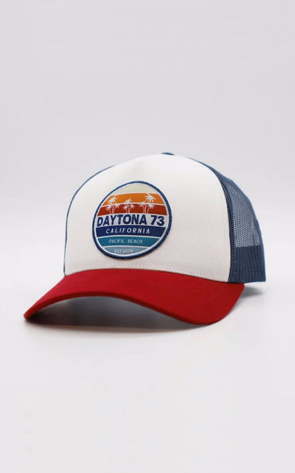 A &quot;CAL 102069&quot; Rouge Daytona 73 Casquette Homme opened photo